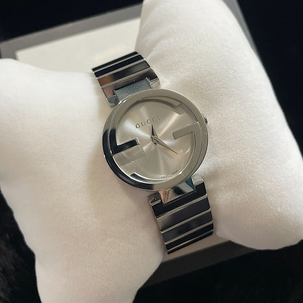 Gucci interlocking watch. Brand new